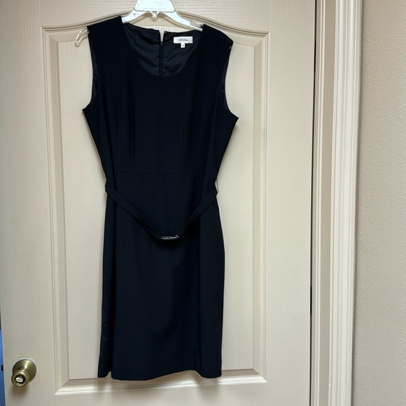 Calvin Klein zip back sheath style, belted dress with kick pleat. - Picture 2 of 4